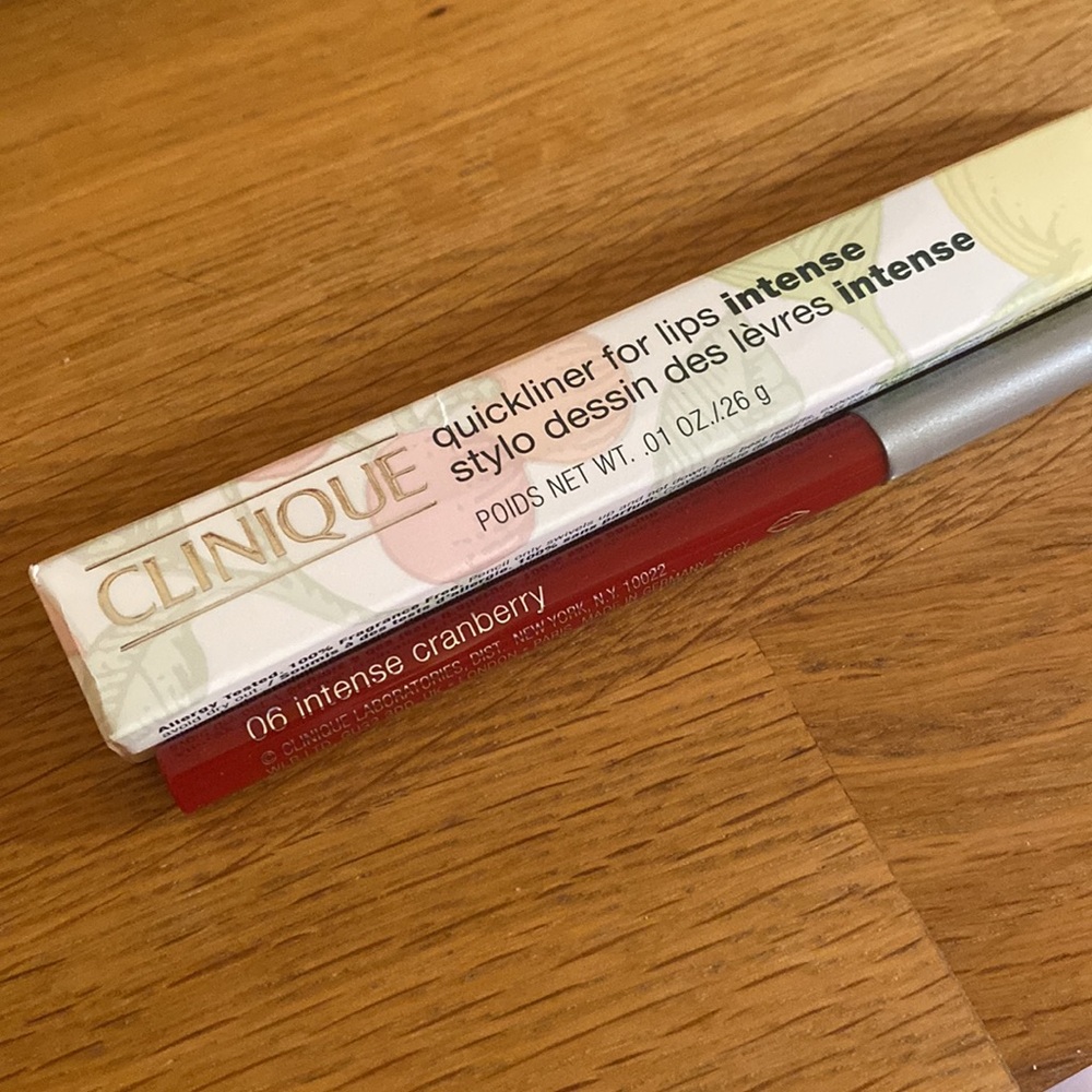 Clinique quick liner for lips intense Shade intense cranberry